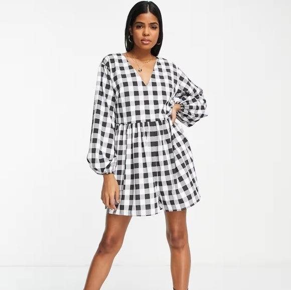 ASOS Maternity Vfront smock romper in mono gingham Contemporary Collegiate - Picture 13 of 14